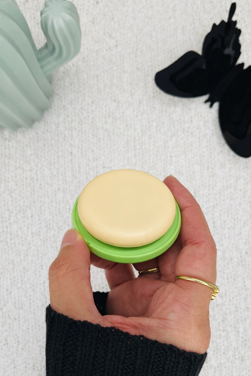 Macaron Kindle Grip