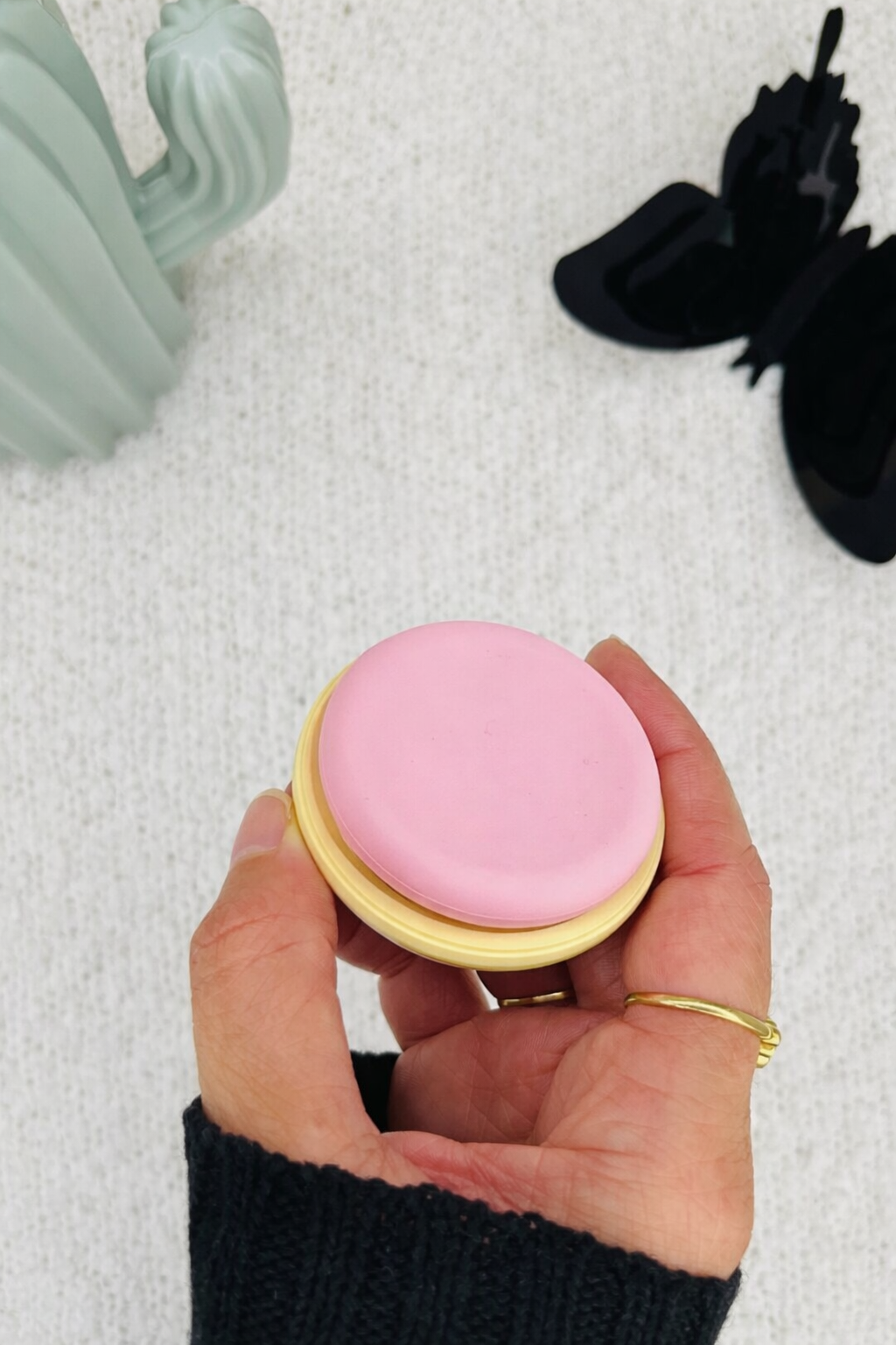 Macaron Kindle Grip