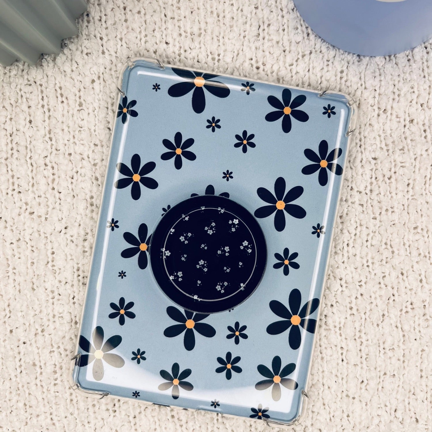 Cottage Lace Kindle Grip
