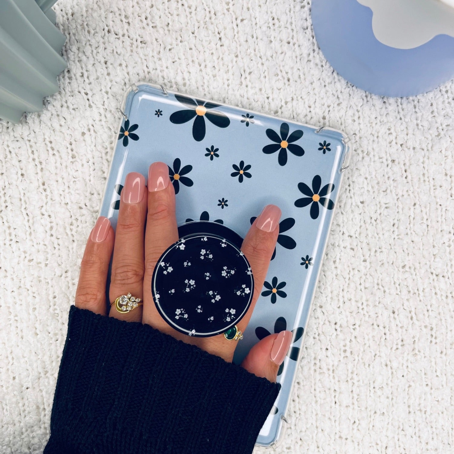 Cottage Lace Kindle Grip