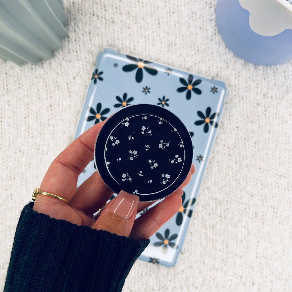 Cottage Lace Kindle Grip