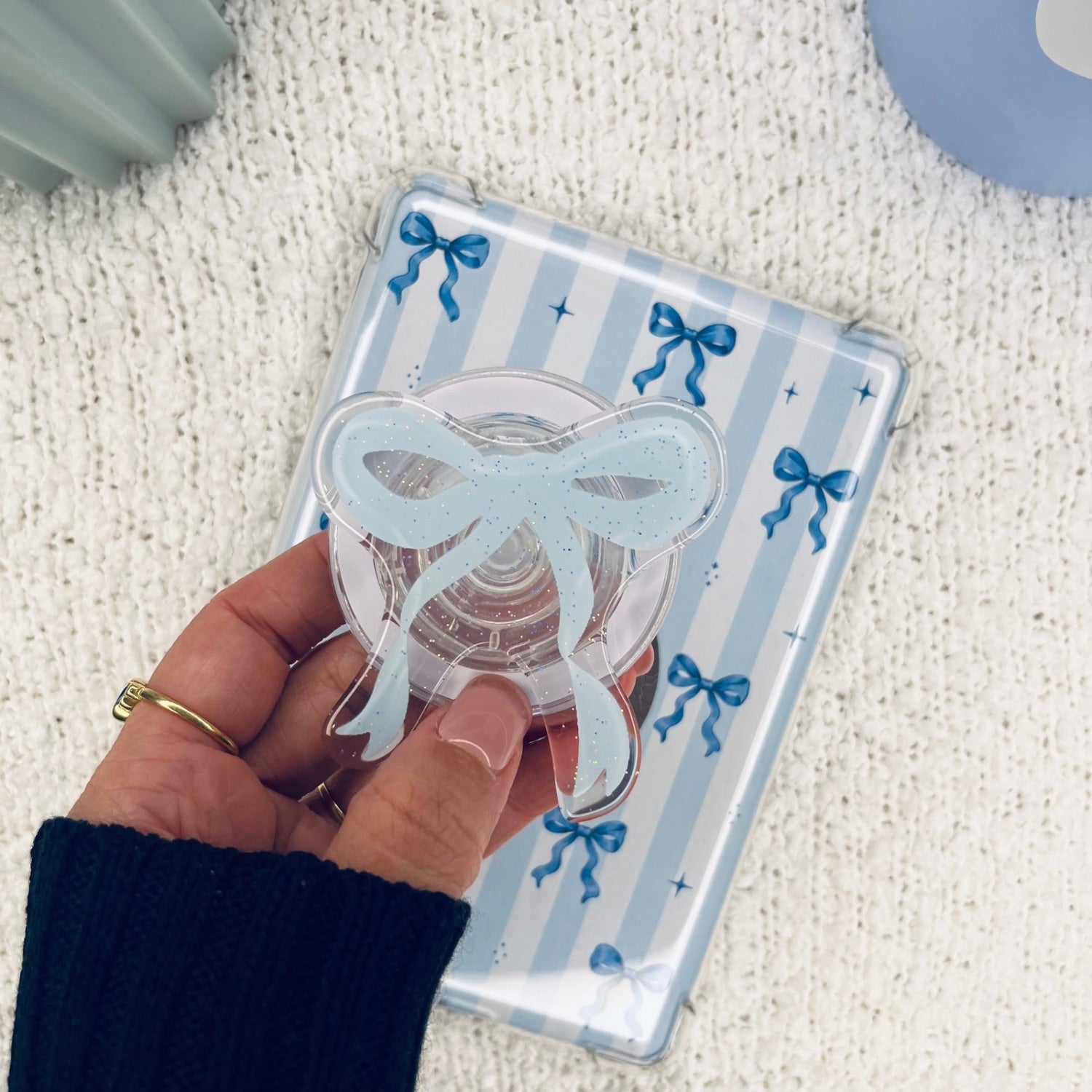 Blue Ribbon Kindle Grip