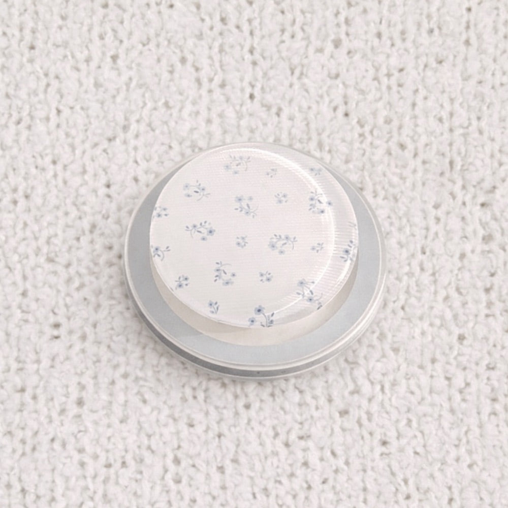 Cottage Lace Kindle Grip